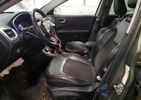 2018 Jeep Compass Latitude z USA, uszkodzony, nr VIN 3C4NJDBB9JT485221